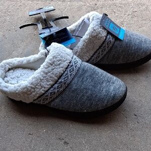NWT Womens Isotoner Heather Grey Sherpa-Lined Slippers
